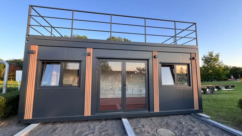 Gewerbemodul mit Dachterrasse