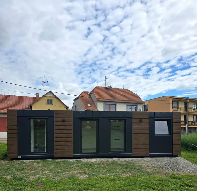 Site module with a window band